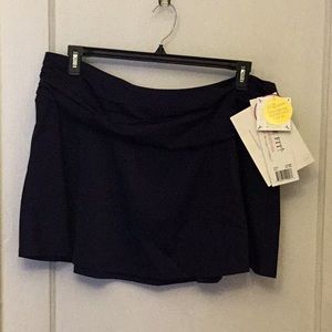 A Shore Fit Woman's plus flounce Skirt NWT.